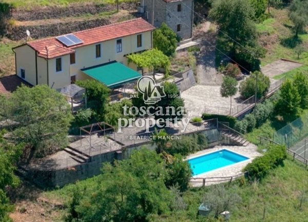 casa indipendente in vendita a Barga
