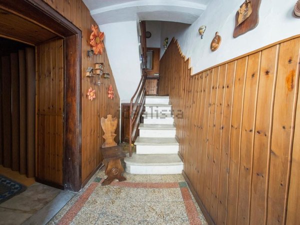 intera palazzina in vendita a Barga in zona Fornaci di Barga