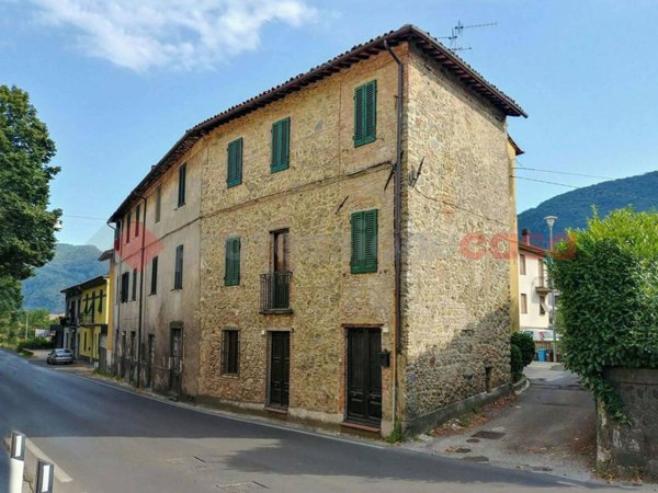 casa indipendente in vendita a Barga in zona Fornaci di Barga