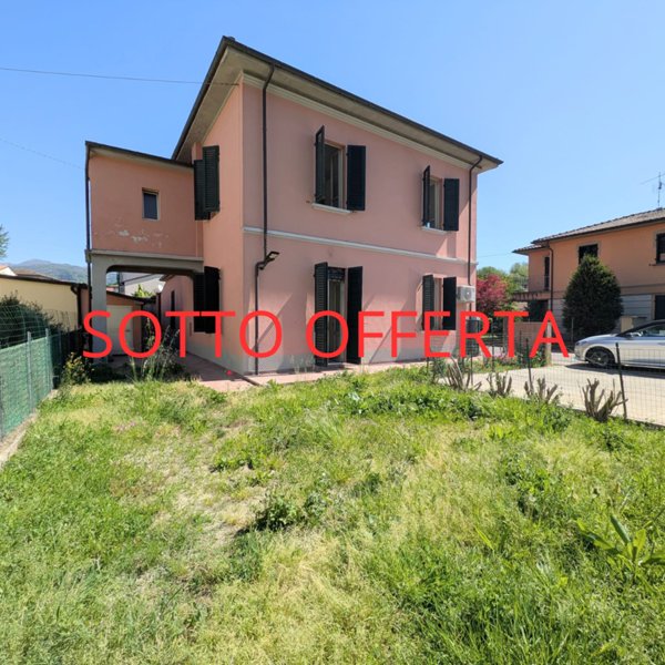 casa indipendente in vendita a Barga in zona Fornaci di Barga