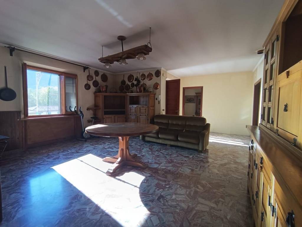 appartamento in vendita a Barga in zona Fornaci di Barga
