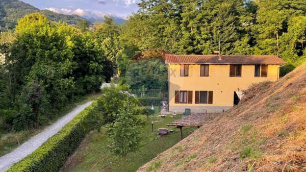 casa indipendente in vendita a Barga in zona San Pietro in Campo
