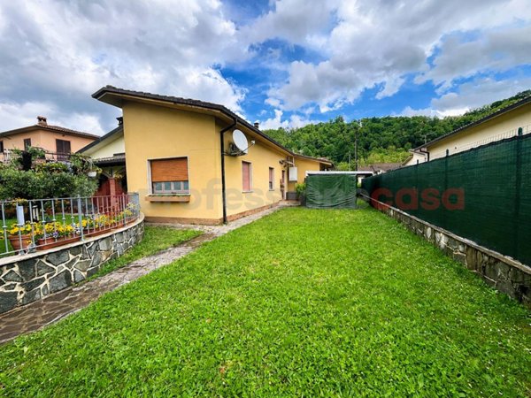 casa indipendente in vendita a Barga in zona Mologno