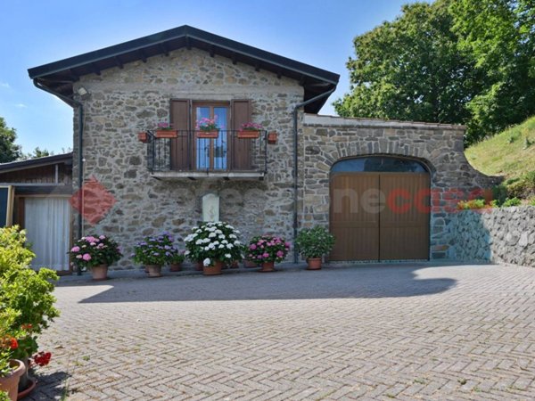 casa indipendente in vendita a Barga in zona Sommocolonia