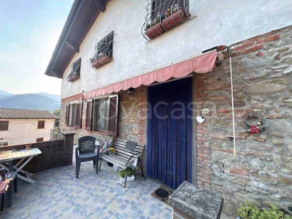 casa indipendente in vendita a Barga in zona Mologno