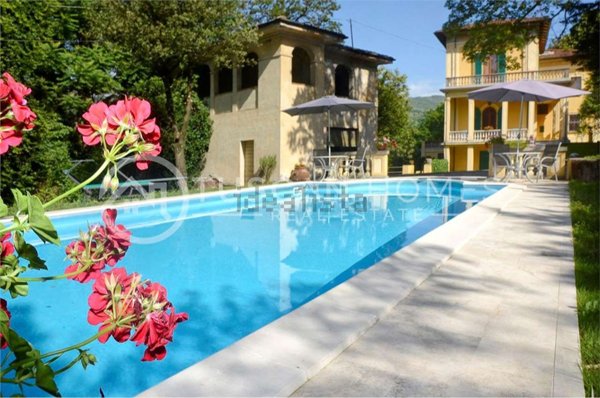 casa indipendente in vendita a Barga in zona Mologno