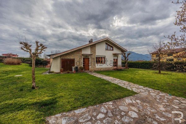 casa indipendente in vendita a Barga
