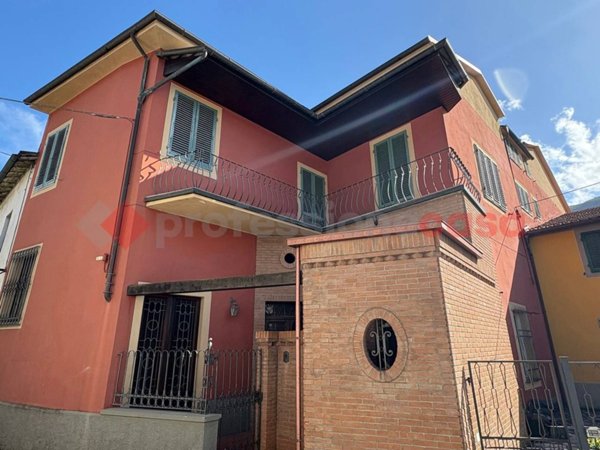 casa indipendente in vendita a Barga in zona Fornaci di Barga