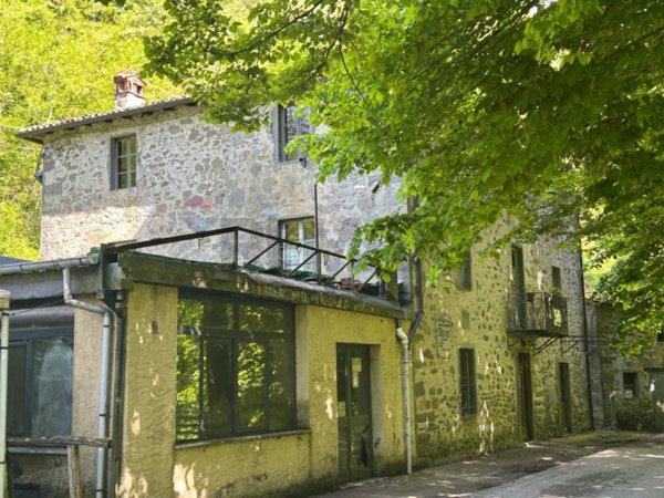 casa indipendente in vendita a Barga