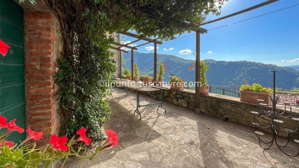 casa indipendente in vendita a Barga in zona Sommocolonia