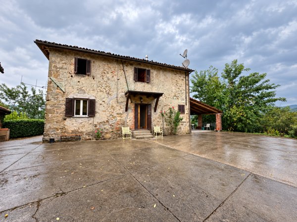 casa indipendente in vendita a Barga in zona San Pietro in Campo