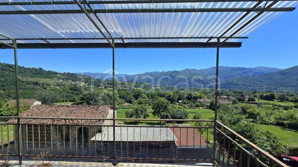casa indipendente in vendita a Barga in zona Filecchio