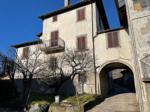 appartamento in vendita a Barga in zona Filecchio