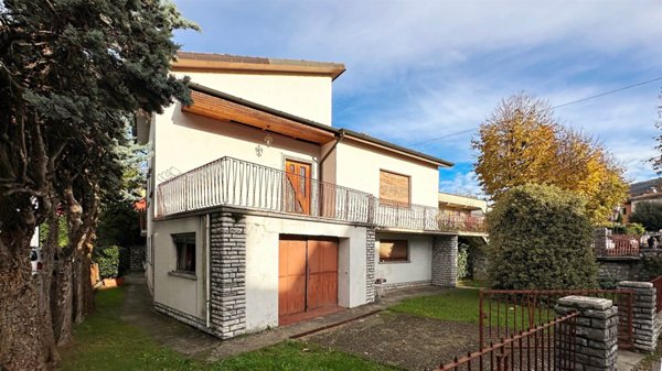 casa indipendente in vendita a Barga
