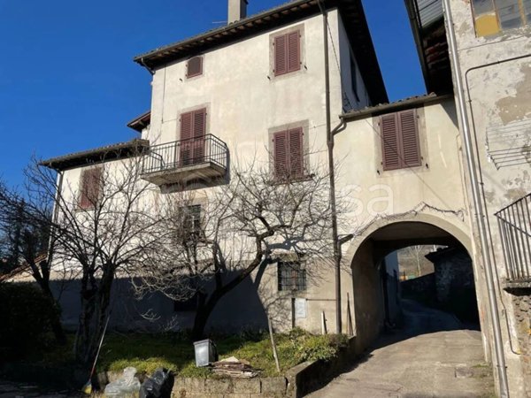 casa indipendente in vendita a Barga in zona Filecchio