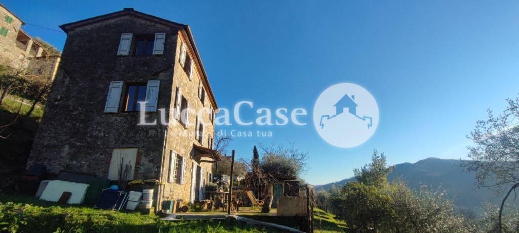 casa indipendente in vendita a Borgo a Mozzano in zona Valdottavo