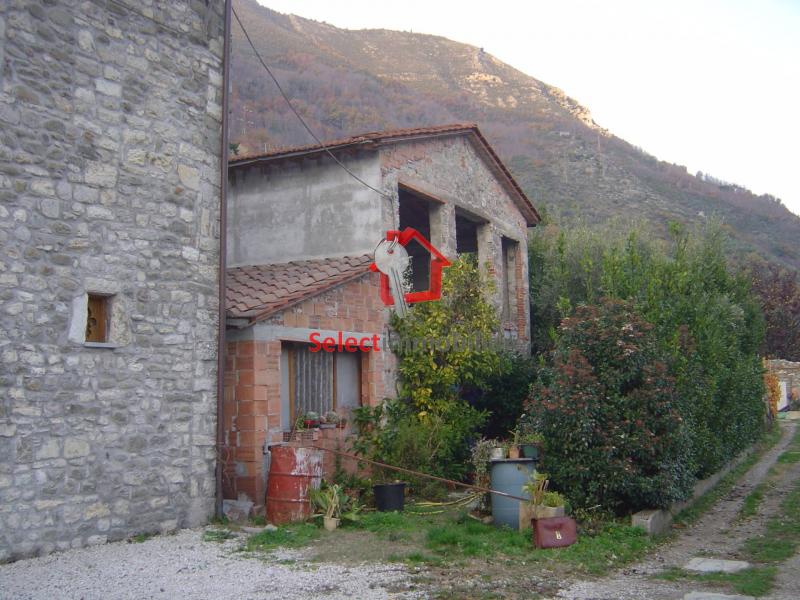 casa indipendente in vendita a Borgo a Mozzano in zona Diecimo