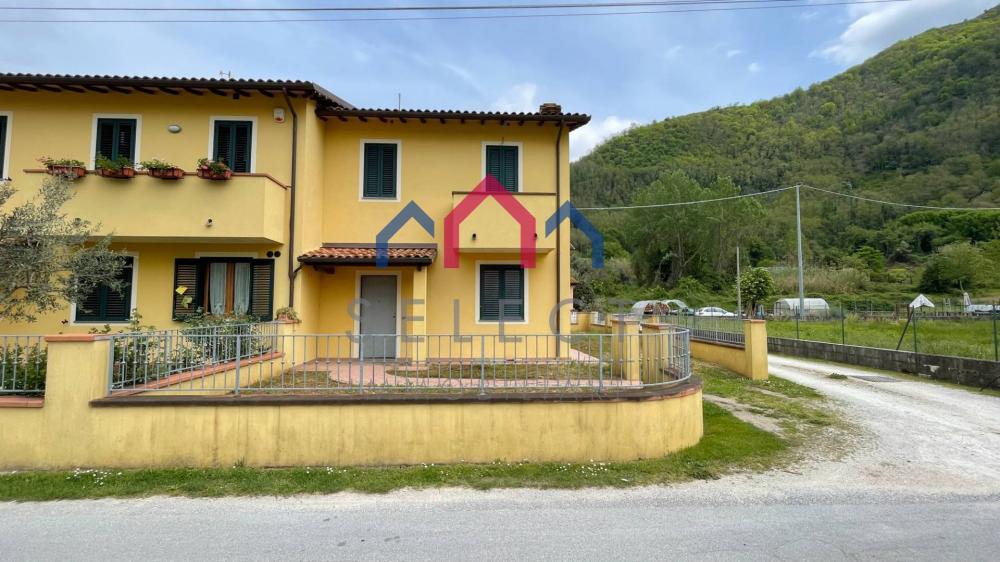 casa indipendente in vendita a Borgo a Mozzano in zona Anchiano