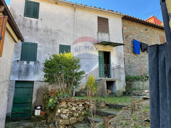 casa indipendente in vendita a Borgo a Mozzano in zona Corsagna