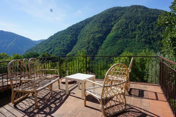casa indipendente in vendita a Borgo a Mozzano in zona Dezza