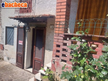 casa indipendente in vendita a Borgo a Mozzano in zona Dezza