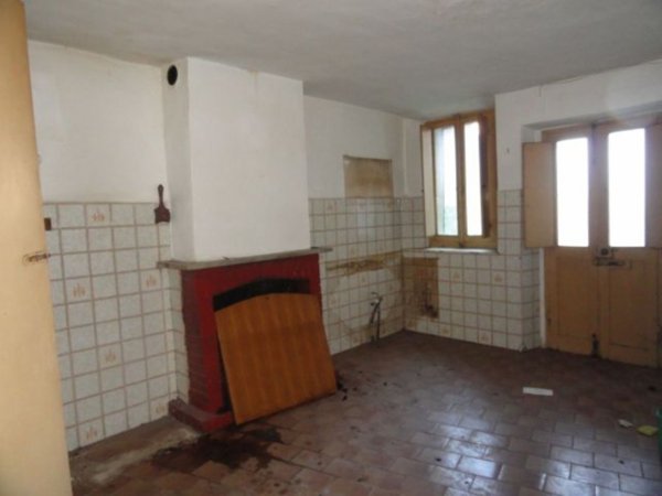 casa indipendente in vendita a Borgo a Mozzano in zona Dezza
