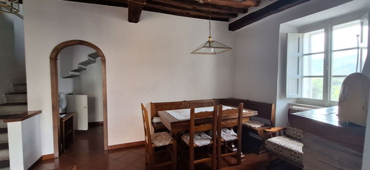casa indipendente in vendita a Borgo a Mozzano in zona Domazzano