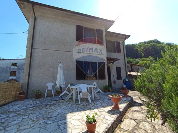 casa indipendente in vendita a Borgo a Mozzano in zona Tempagnano