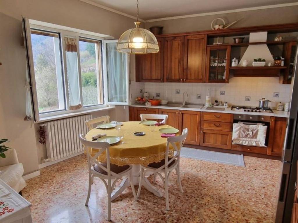 casa indipendente in vendita a Borgo a Mozzano in zona Diecimo