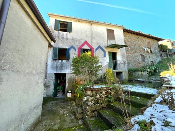 casa indipendente in vendita a Borgo a Mozzano in zona Corsagna