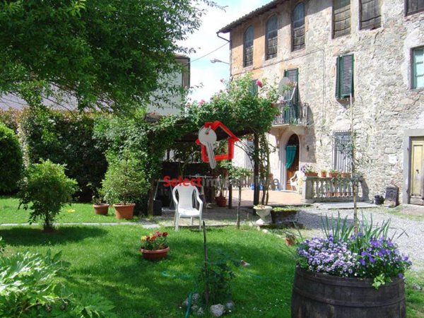 casa indipendente in vendita a Borgo a Mozzano in zona Chifenti