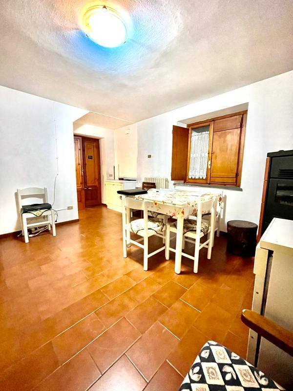 casa indipendente in vendita a Borgo a Mozzano in zona Domazzano