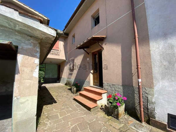 casa indipendente in vendita a Borgo a Mozzano in zona Valdottavo