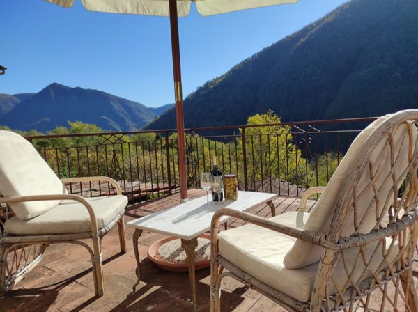 casa indipendente in vendita a Borgo a Mozzano in zona Dezza