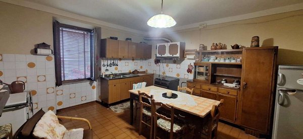 intera palazzina in vendita a Borgo a Mozzano in zona Diecimo