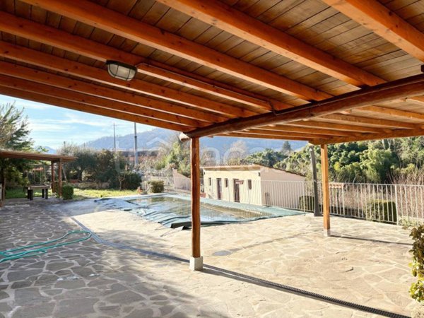 casa indipendente in vendita a Borgo a Mozzano in zona Chifenti