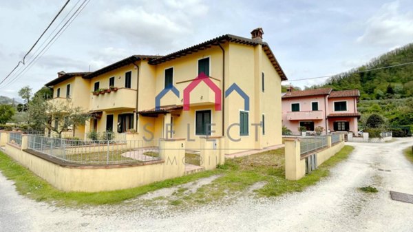 casa indipendente in vendita a Borgo a Mozzano in zona Chifenti