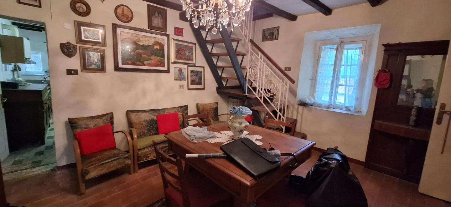 intera palazzina in vendita a Borgo a Mozzano in zona San Romano