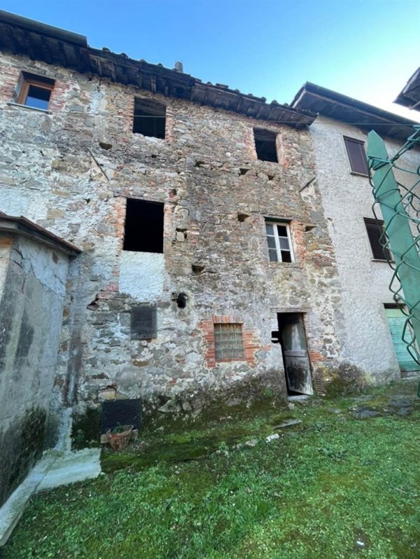 casa indipendente in vendita a Borgo a Mozzano in zona Valdottavo