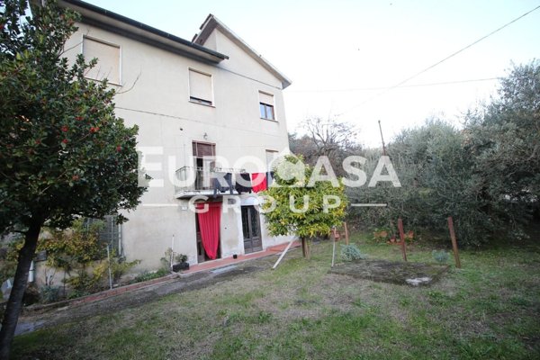 casa indipendente in vendita a Borgo a Mozzano in zona Valdottavo