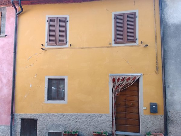casa indipendente in vendita a Borgo a Mozzano in zona Corsagna