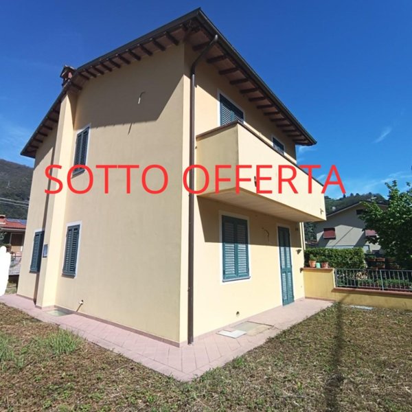 casa indipendente in vendita a Borgo a Mozzano in zona Anchiano