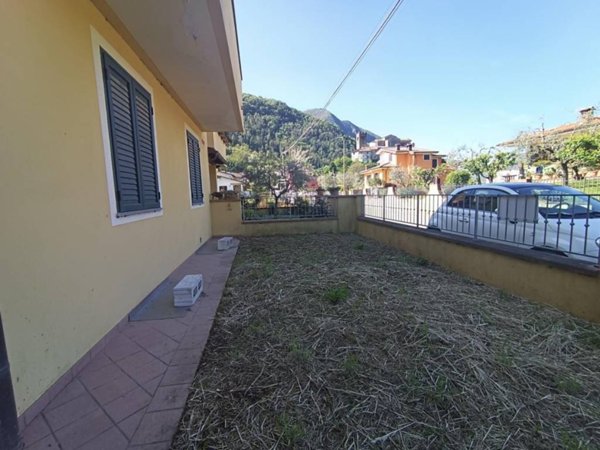 casa indipendente in vendita a Borgo a Mozzano in zona Anchiano