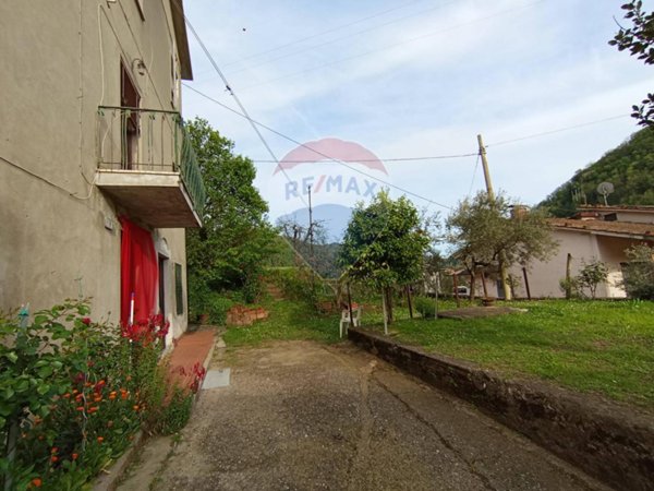 casa indipendente in vendita a Borgo a Mozzano in zona Valdottavo
