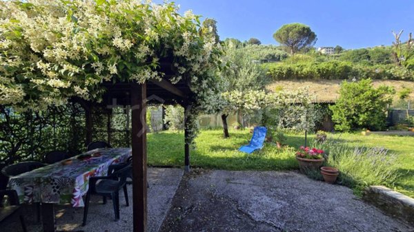 casa indipendente in vendita a Borgo a Mozzano in zona Valdottavo