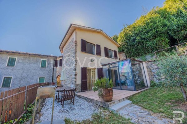 casa indipendente in vendita a Borgo a Mozzano in zona Partigliano