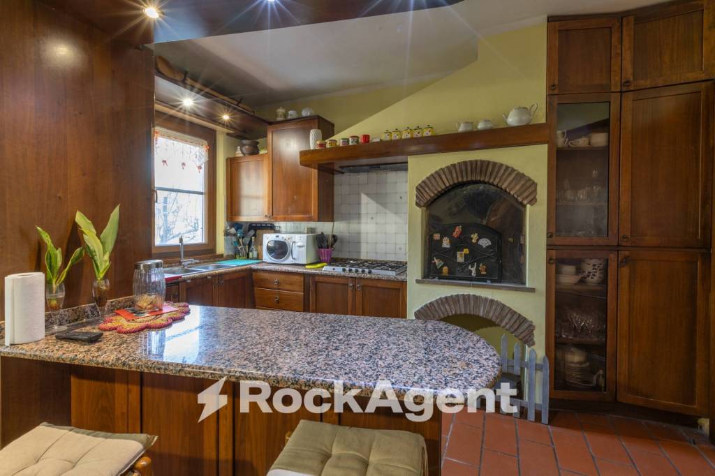 casa indipendente in vendita a Borgo a Mozzano in zona Diecimo