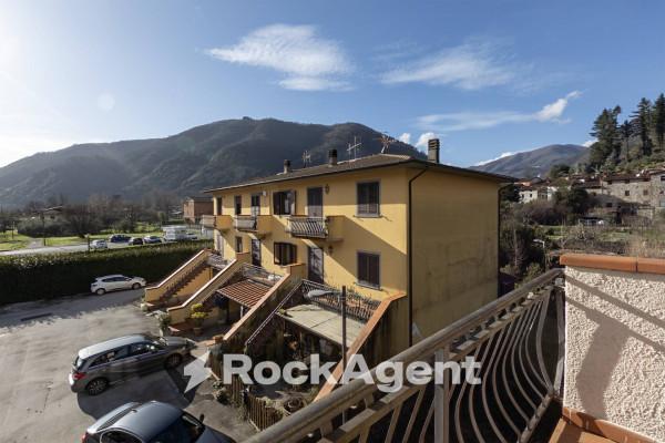 casa indipendente in vendita a Borgo a Mozzano in zona Diecimo