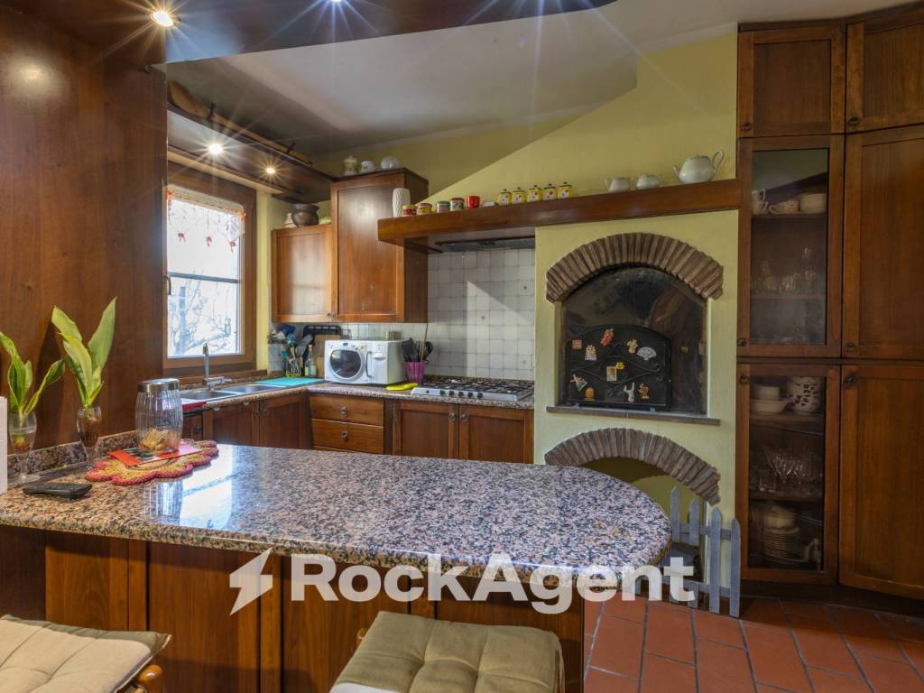 casa indipendente in vendita a Borgo a Mozzano in zona Diecimo