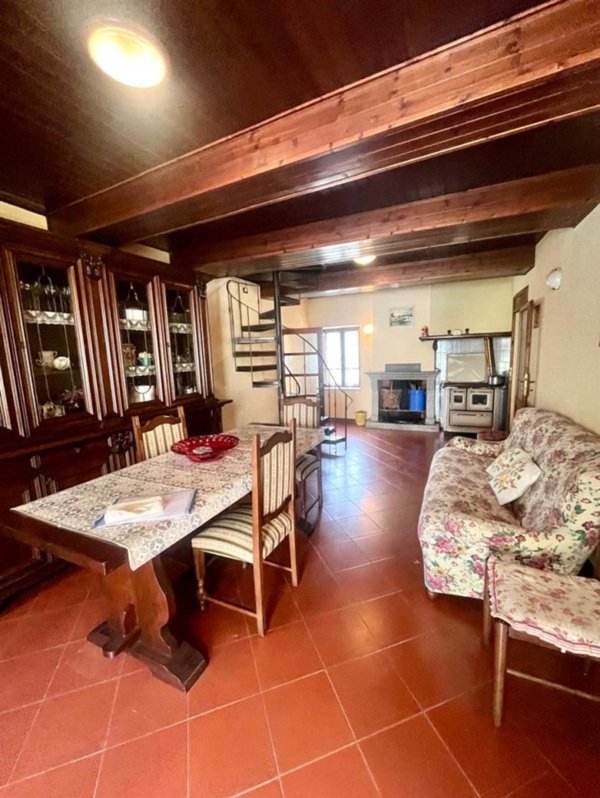 casa indipendente in vendita a Borgo a Mozzano in zona Piano della Rocca